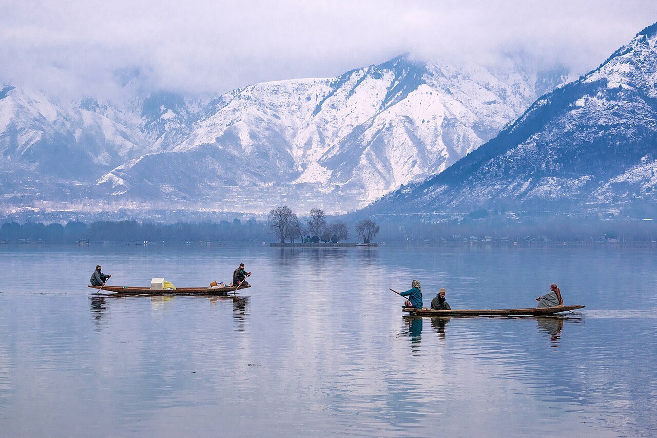 Kashmir in Winter: A Complete Guide to Snow Season Travel