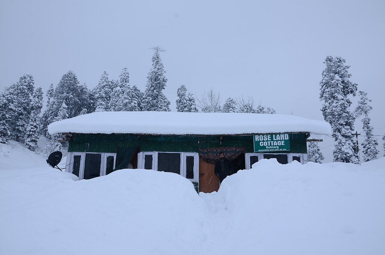 Skiing & Snow Activities in Kashmir